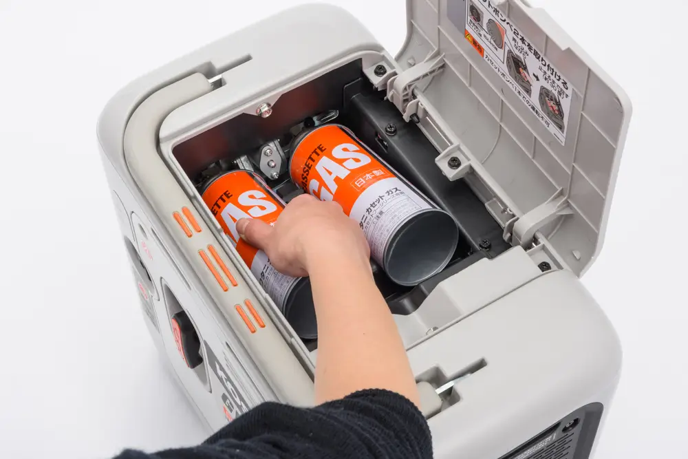 KOSHIN（工進）発電×蓄電セット－カセットガス式インバーター発電機 GV-9ig／ポータブル電源 BPS-6L｜インジケーター搭載／国土交通省超低騒音型建設機械指定／リン酸鉄リチウムイオンバッテリー搭載（充放電サイクル約4000回）コンセント挿しっぱなしパススルー充電完全対応／停電時の自動直接給電EPS機能搭載