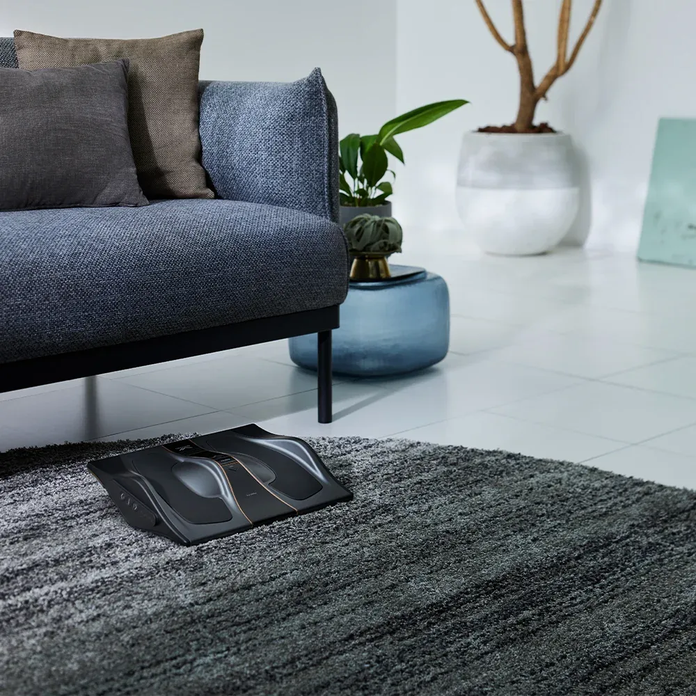 [逃げるために運動する] SIXPAD Foot Fit 3 BLACK EDITION（シックスパッド フットフィット3 ブラックエディション）（足を乗せることで、歩くために必要な身体を維持する）[リモコン付き]