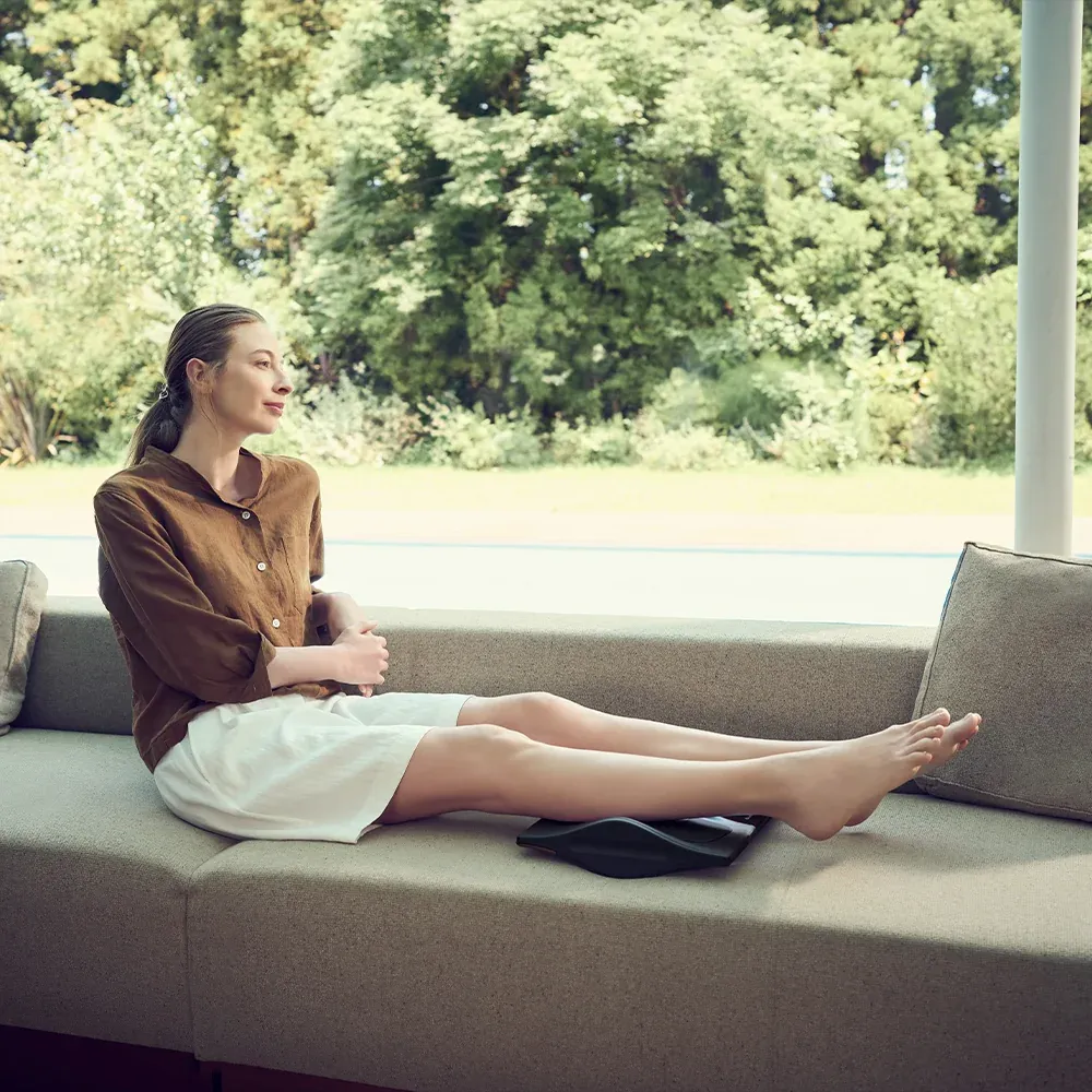 [逃げるために運動する] SIXPAD Foot Fit 3 BLACK EDITION（シックスパッド フットフィット3 ブラックエディション）（足を乗せることで、歩くために必要な身体を維持する）[リモコン付き]