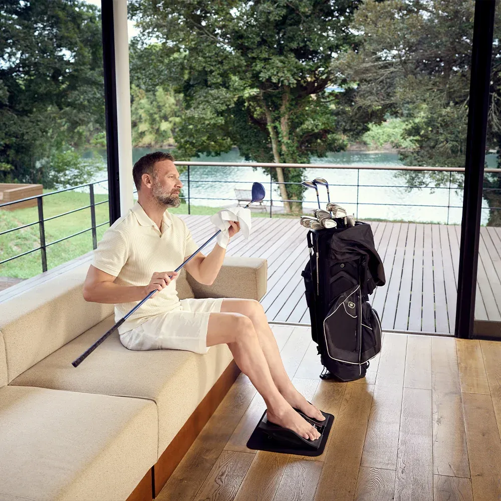 [逃げるために運動する] SIXPAD Foot Fit 3 BLACK EDITION（シックスパッド フットフィット3 ブラックエディション）（足を乗せることで、歩くために必要な身体を維持する）[リモコン付き]