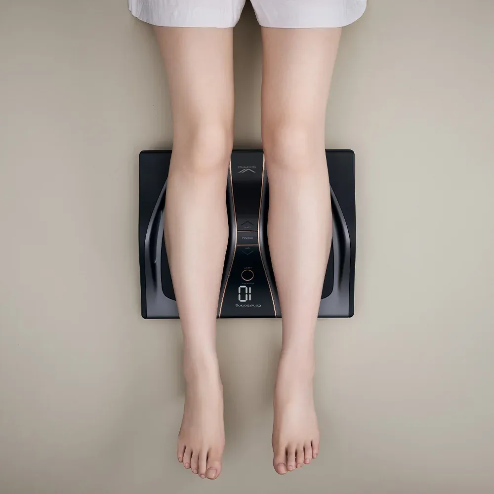 [逃げるために運動する] SIXPAD Foot Fit 3 BLACK EDITION（シックスパッド フットフィット3 ブラックエディション）（足を乗せることで、歩くために必要な身体を維持する）[リモコン付き]