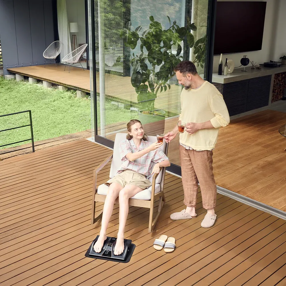 [逃げるために運動する] SIXPAD Foot Fit 3 Heat BLACK EDITION（シックスパッド フットフィット3 ヒート ブラックエディション）（足を乗せることで、歩くために必要な身体を維持する）[リモコン付き]