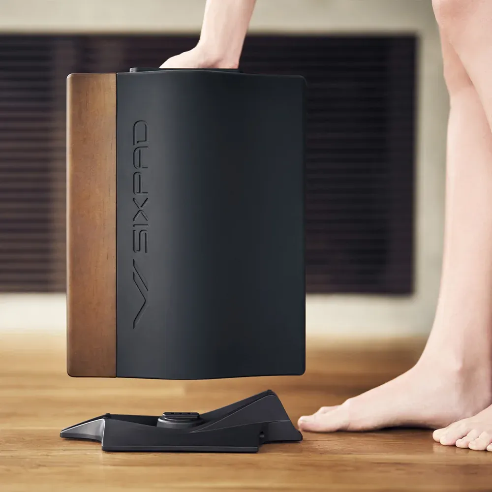 [逃げるために運動する] SIXPAD Foot Fit 3 Heat BLACK EDITION（シックスパッド フットフィット3 ヒート ブラックエディション）（足を乗せることで、歩くために必要な身体を維持する）[リモコン付き]