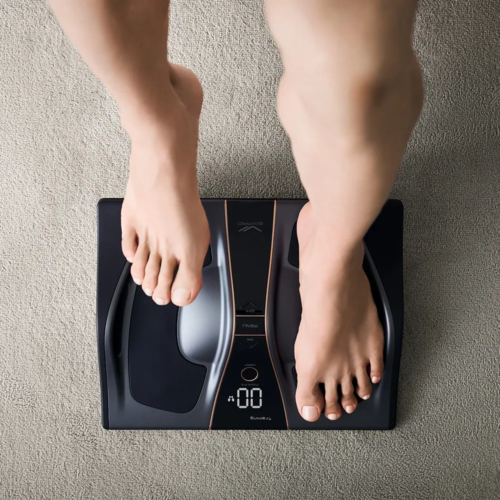 [逃げるために運動する] SIXPAD Foot Fit 3 Heat BLACK EDITION（シックスパッド フットフィット3 ヒート ブラックエディション）（足を乗せることで、歩くために必要な身体を維持する）[リモコン付き]