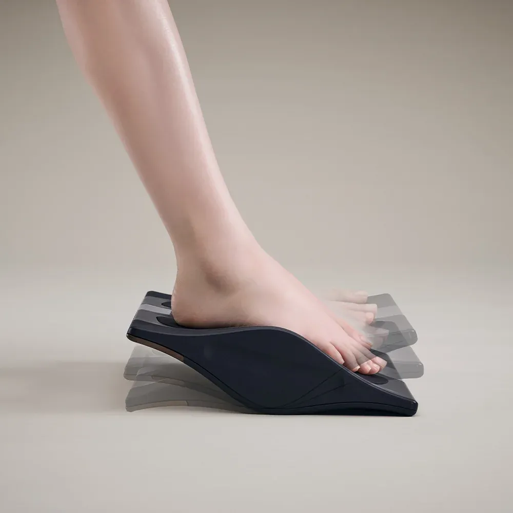 [逃げるために運動する] SIXPAD Foot Fit 3 Heat BLACK EDITION（シックスパッド フットフィット3 ヒート ブラックエディション）（足を乗せることで、歩くために必要な身体を維持する）[リモコン付き]