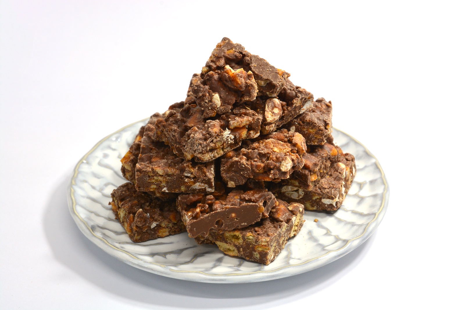 とても美味しい柿の種チョコレート バタピー入り（ドーム型）