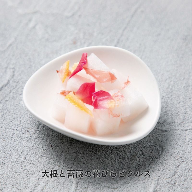 DOLLIE 大根と薔薇の花びら