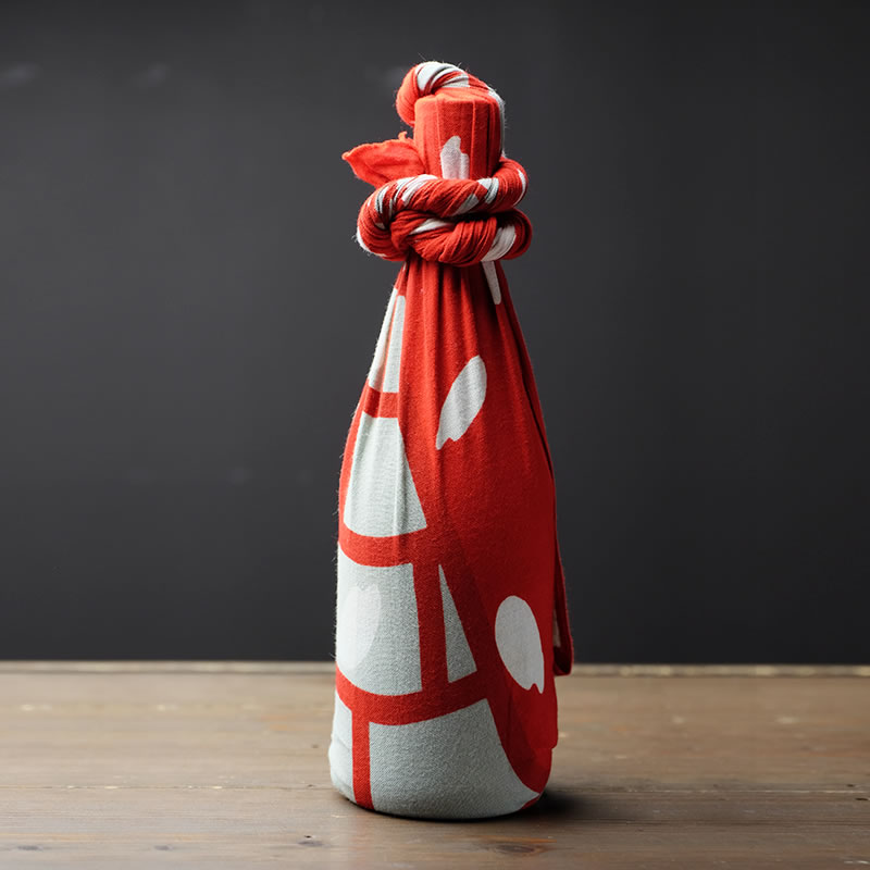 木箱入り！超特撰 関娘 大吟醸原酒【名入れ】720ml（季節限定ラベル・桜）