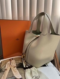 エルメス ポワントゥ《アン・フィル》三角スカーフ Hロゴ 幾何学模様 タグ付き スカーフ エルメス」の人気商品一覧 | 安い商品を通販サイトから探す