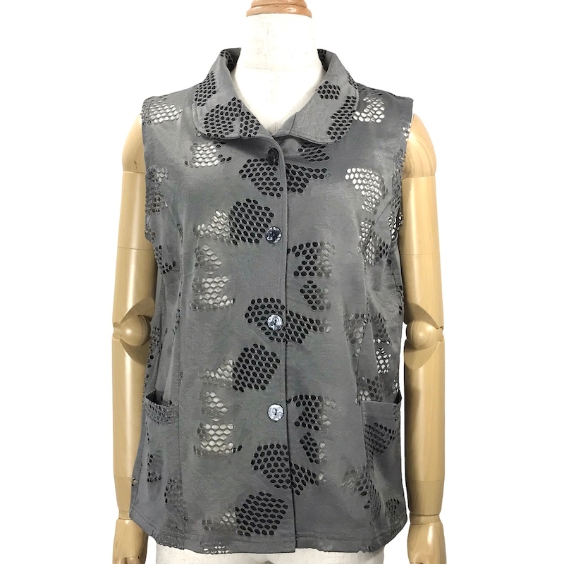 透かし柄ベスト