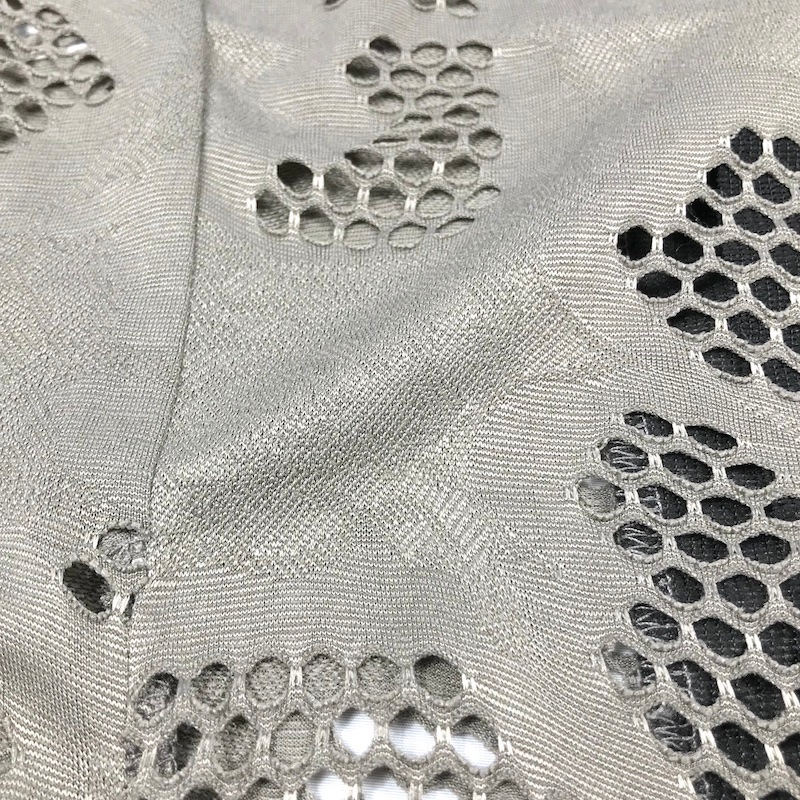 透かし柄ベスト