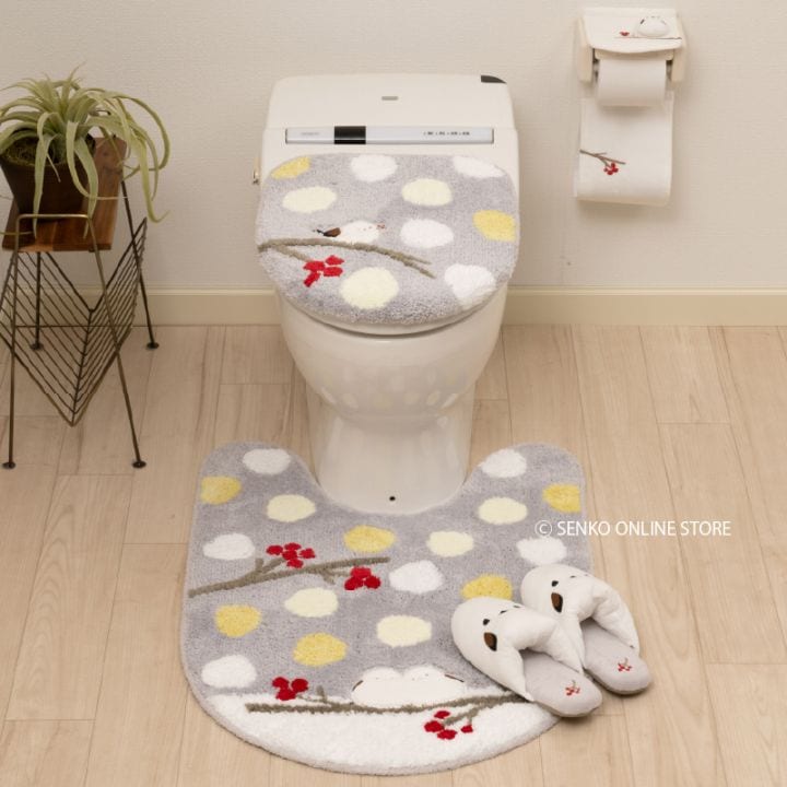 SDS シマエナガちゃん トイレ4点セット（ロングトイレマット+兼用フタカバー+スリッパ+ペーパーホルダーカバー） ブルー/グレー/ピンク