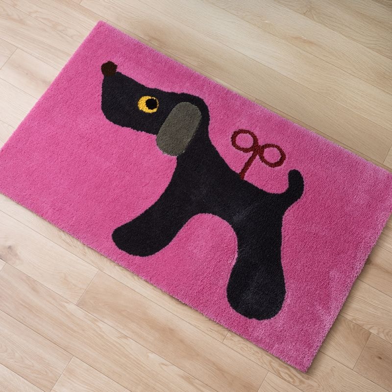 アツコマタノ ねじまき犬 インテリアマット 約70×120cm グリーン/ピンク