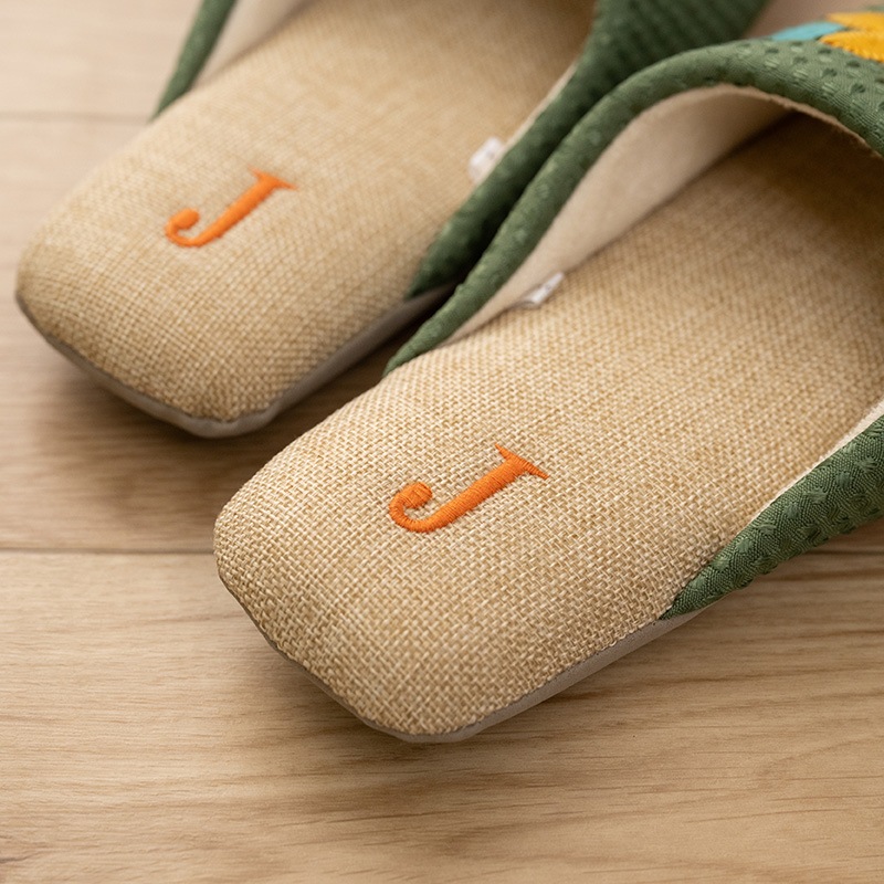 ホコモモラ ニコラス スリッパ 適応サイズ:約22～24cm ベージュ/グリーン/ピンク/レッド