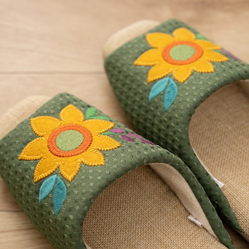 ホコモモラ ニコラス スリッパ 適応サイズ:約22～24cm ベージュ/グリーン/ピンク/レッド