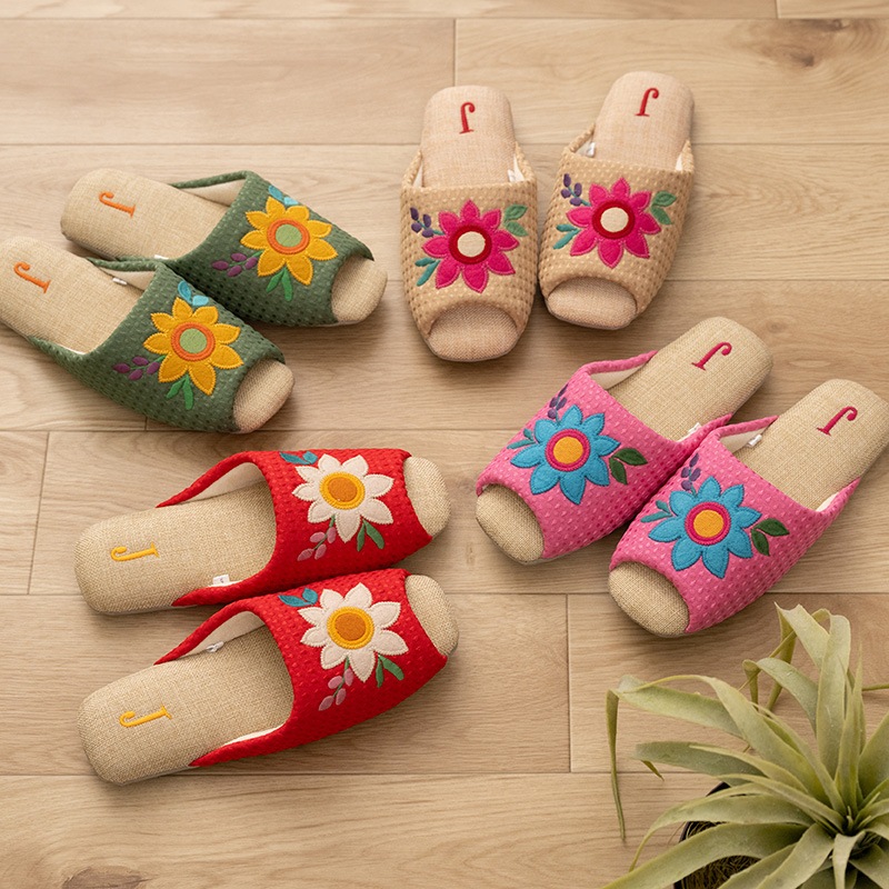 ホコモモラ ニコラス スリッパ 適応サイズ:約22～24cm ベージュ/グリーン/ピンク/レッド