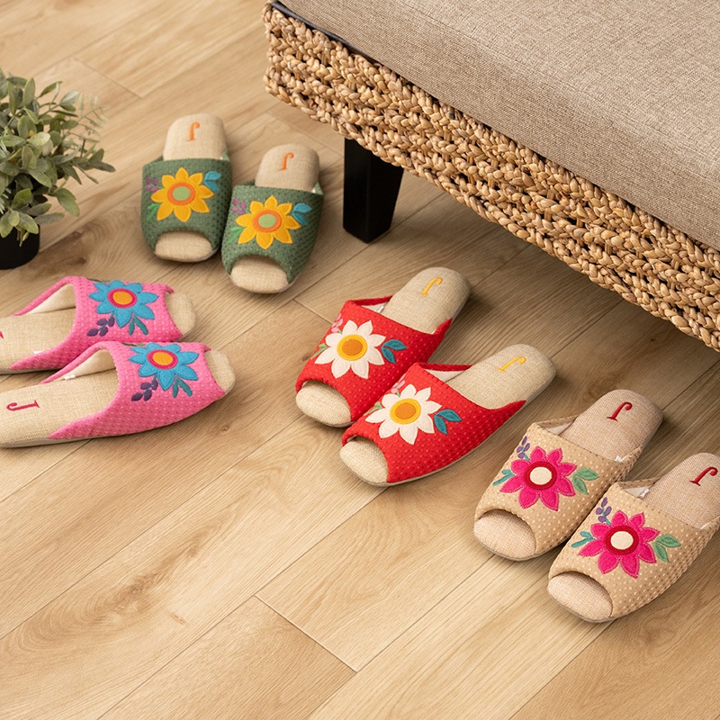 ホコモモラ ニコラス スリッパ 適応サイズ:約22～24cm ベージュ/グリーン/ピンク/レッド