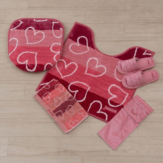 【トイレ5点セット ハート柄 ポップ 可愛い おしゃれ】トイレマット+兼用フタカバー+スリッパ+ペーパーホルダーカバー+ハンドタオル ホコモモラ コラソン3 ピンク