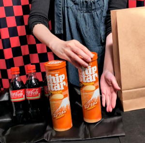 プロダクションペットボトル (コーラ) ＆ ポテトチップス
