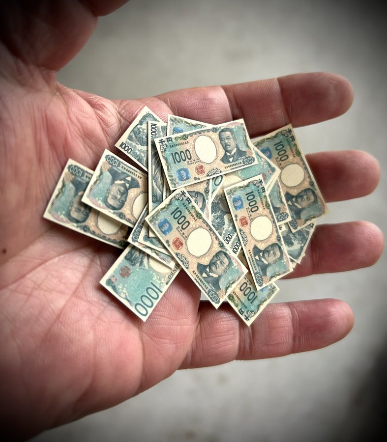 ミニチュアの千円札