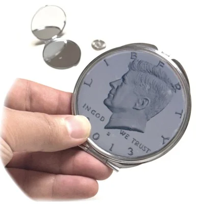 ジャンボコイン型コンパクトミラー by Magzaic