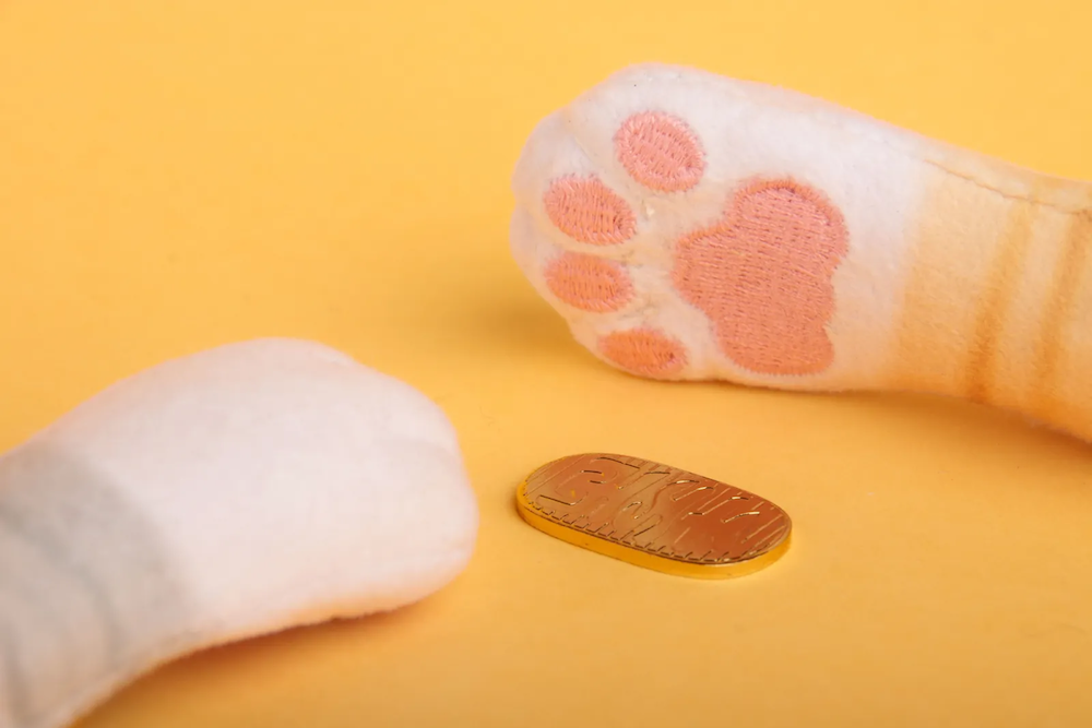 CAT BURGLAR by Hanson Chien