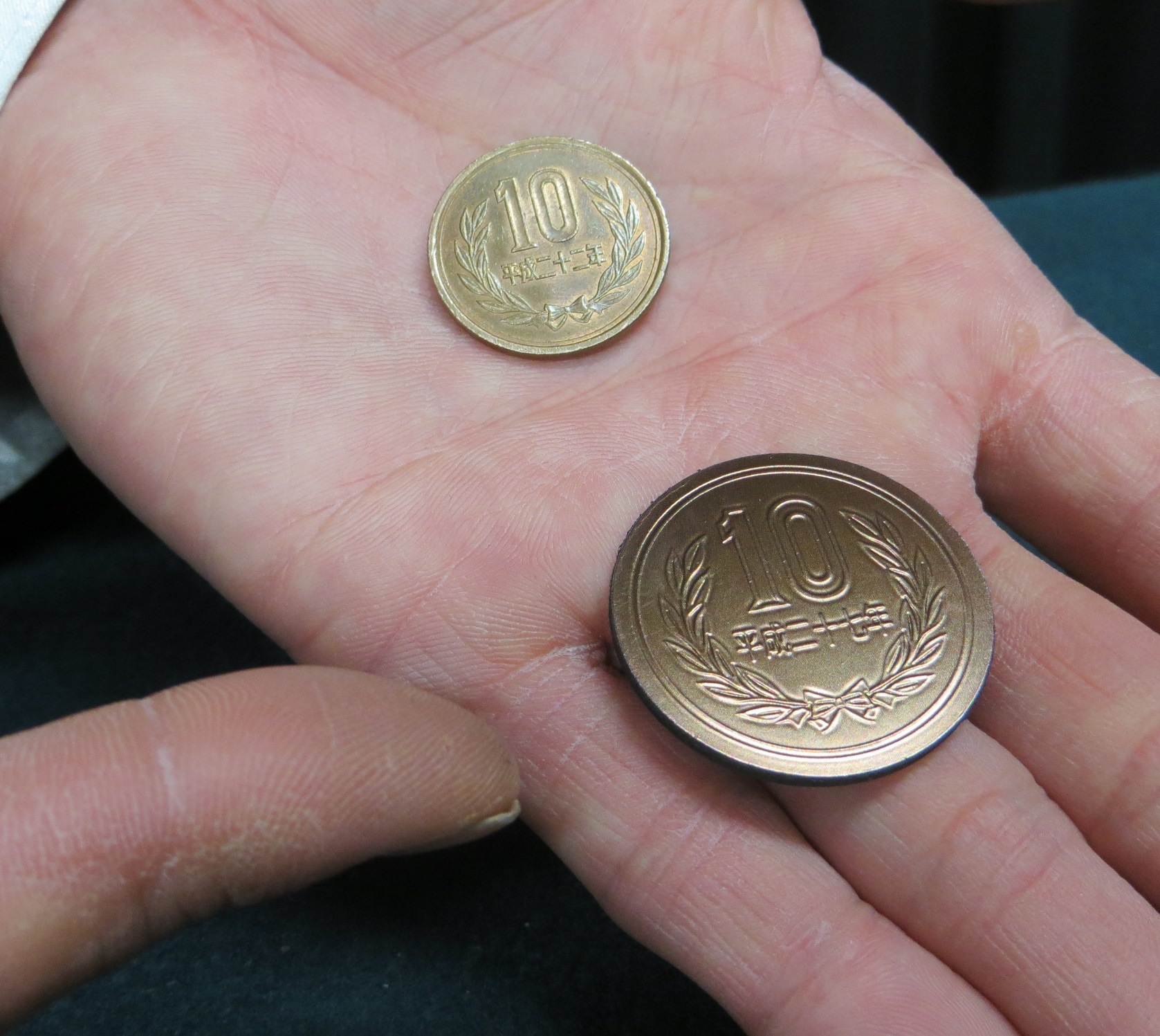 大きくなる硬貨セット ※ ｜全商品一覧や手品グッズ揃うマジックショップ｜セオマジック