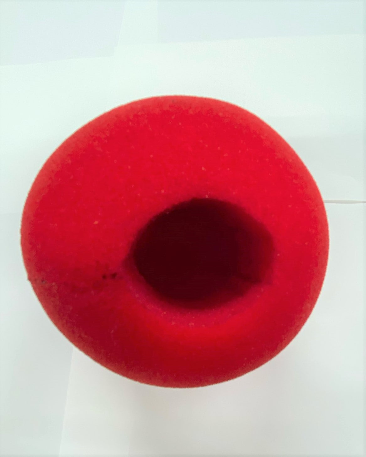 スポンジボール 穴あり(赤) ｜全商品一覧や手品グッズ揃うマジック