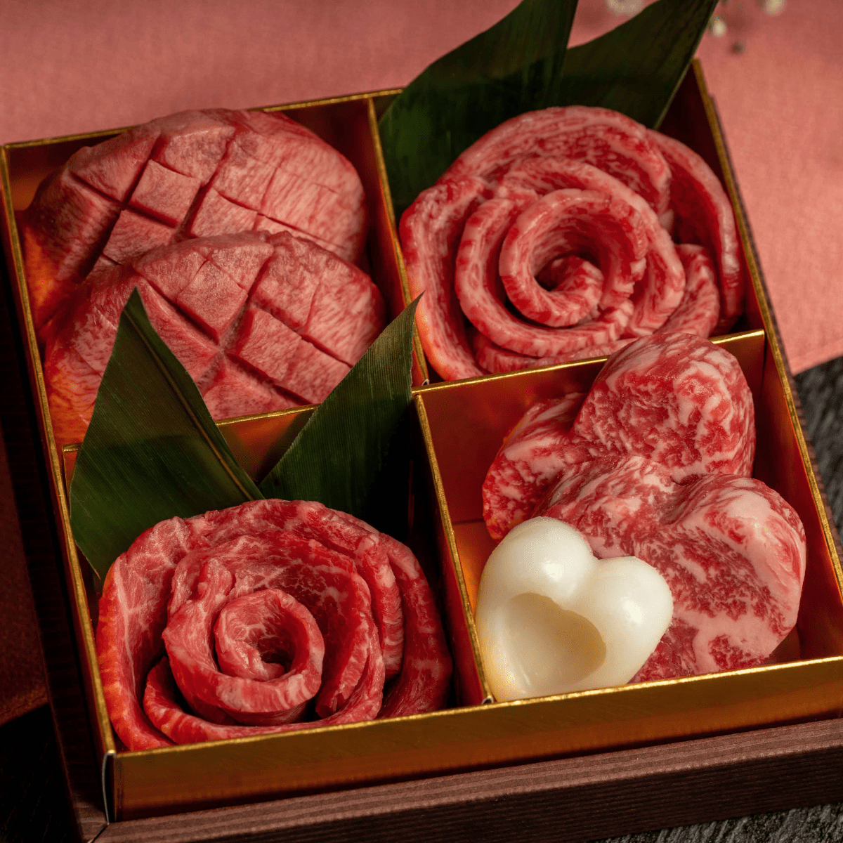 【厳選焼肉4種盛り】 厚切りタン&国産牛ミニハートステーキ入り （約240g）