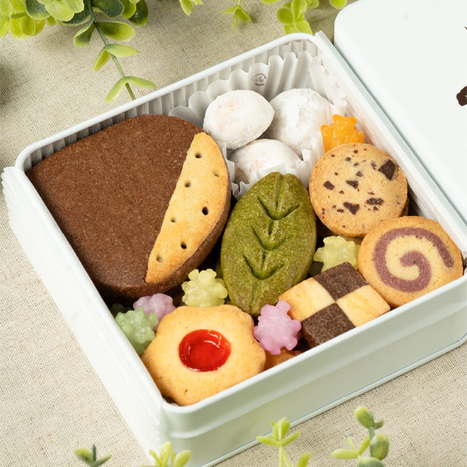 お菓子な森のクッキー缶