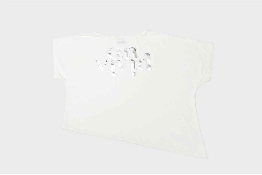anvivid アシンメトリーTシャツ　ビジューストーン装飾ホワイト anvivid アシンメトリーTシャツ ビジューストーン装飾ホワイト