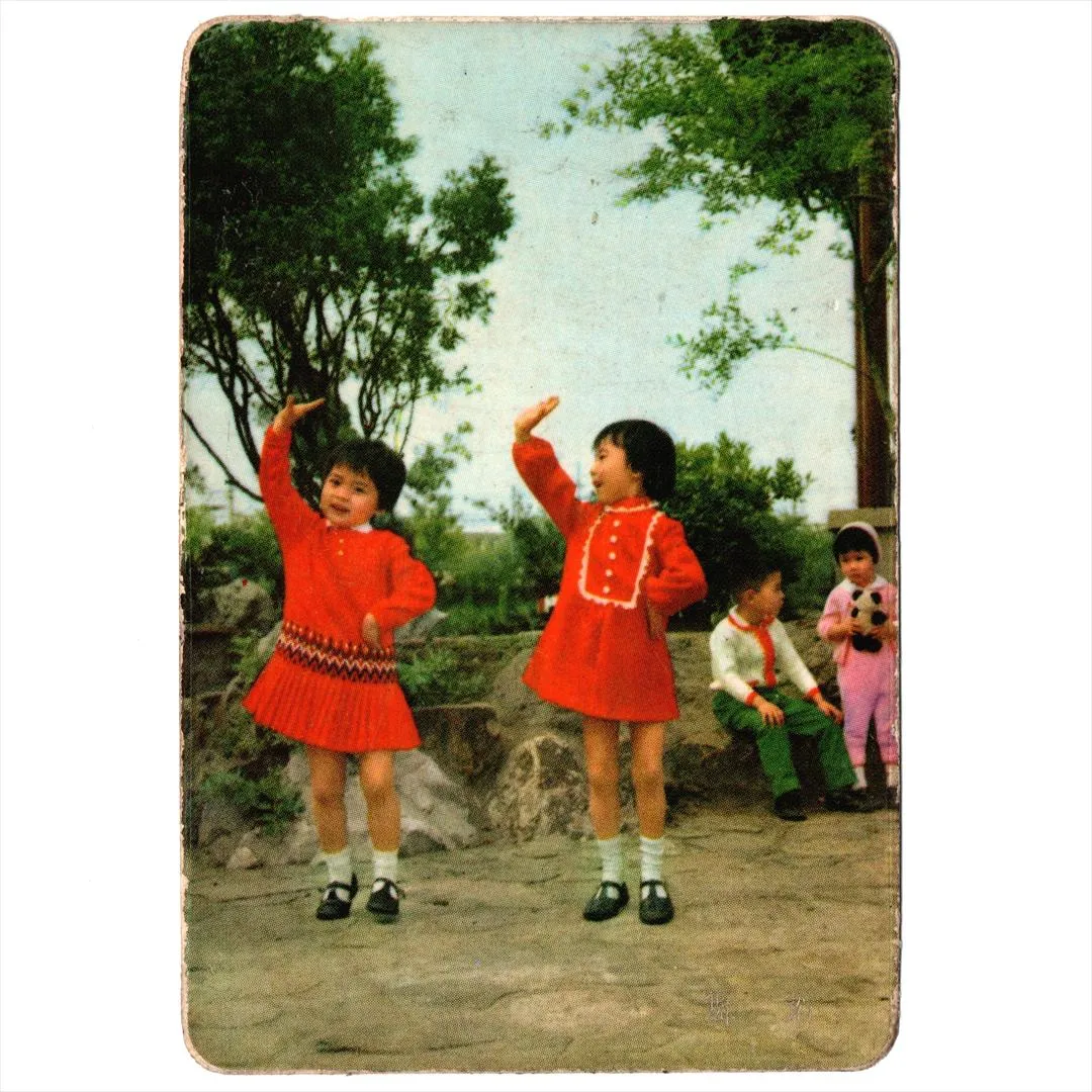 中国 昔のカレンダー カード 1973年 03 赤い服の女の子 コレクション