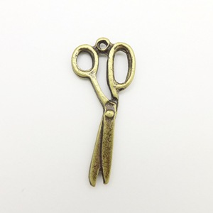 錫合金アンティークチャーム はさみ KD-C-08 アクセサリーパーツ