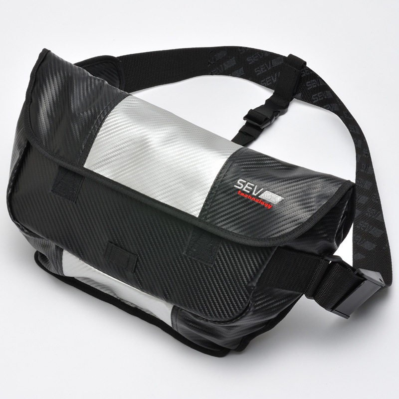 SEV セブメッセンジャーバッグ (ブラック×シルバー)