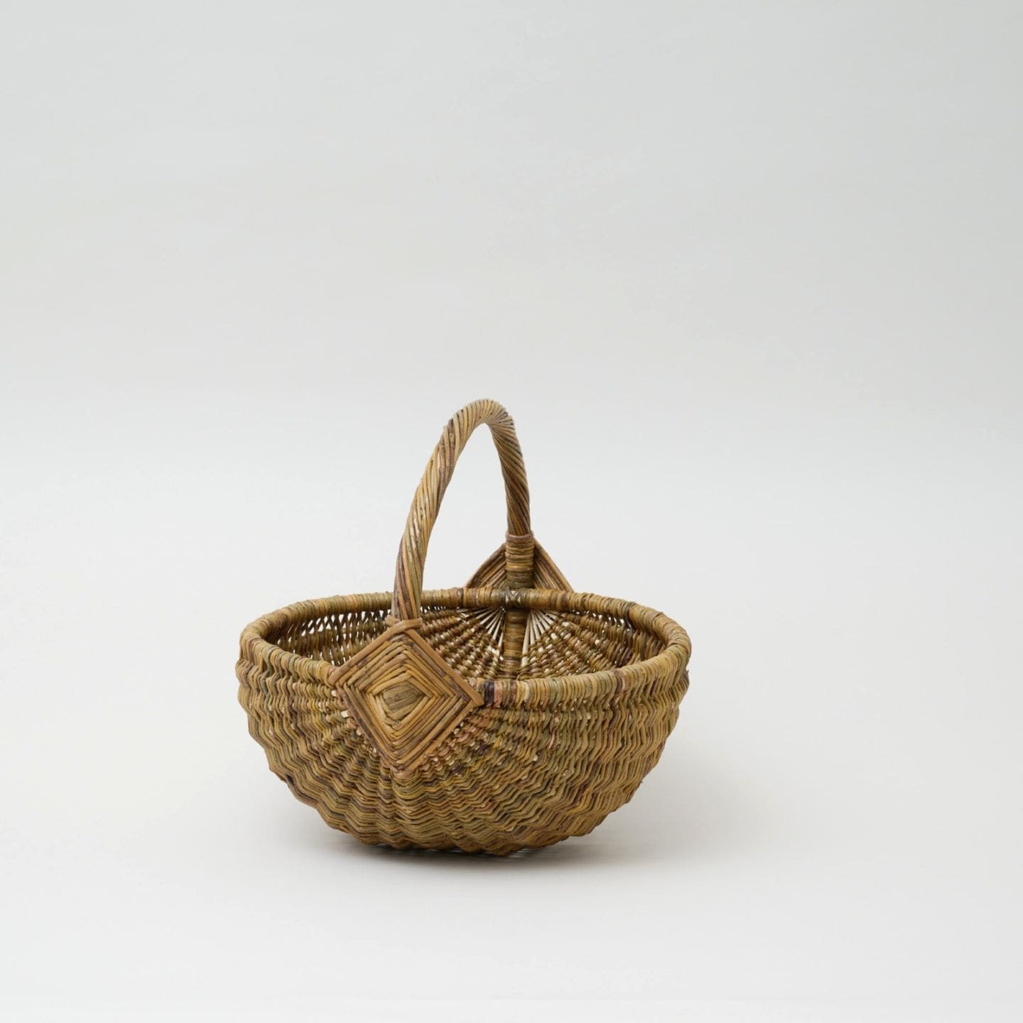 森の国ラトビア｜手編み・ナチュラルラウンドバスケットL