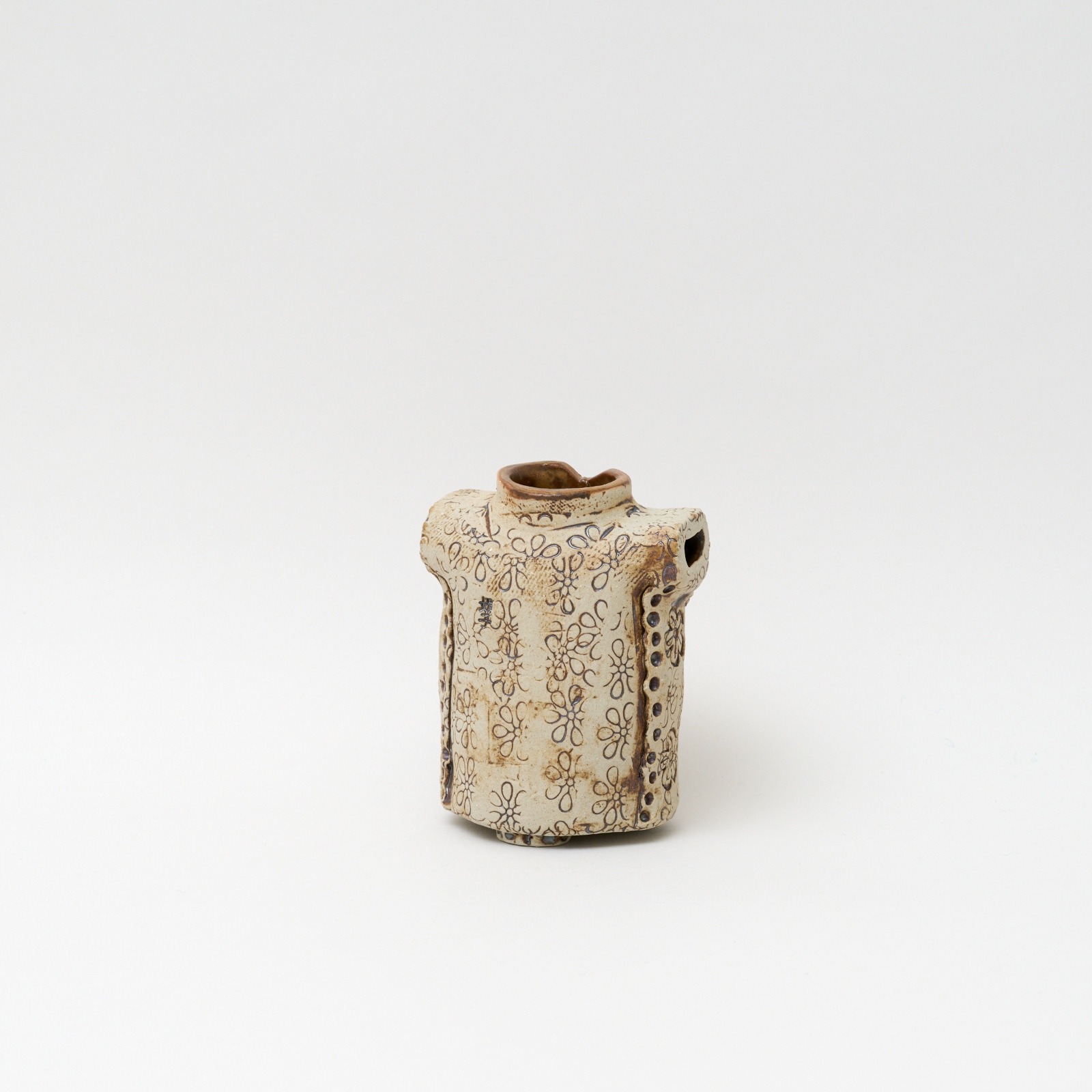 ジュアン先生の花入れ　M：ブラウン