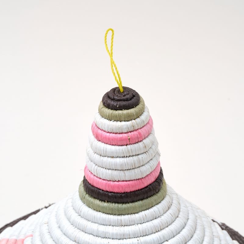 ケニアのとんがりバスケット