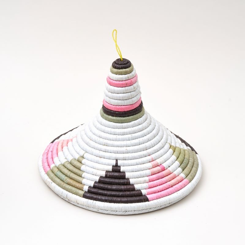 ケニアのとんがりバスケット