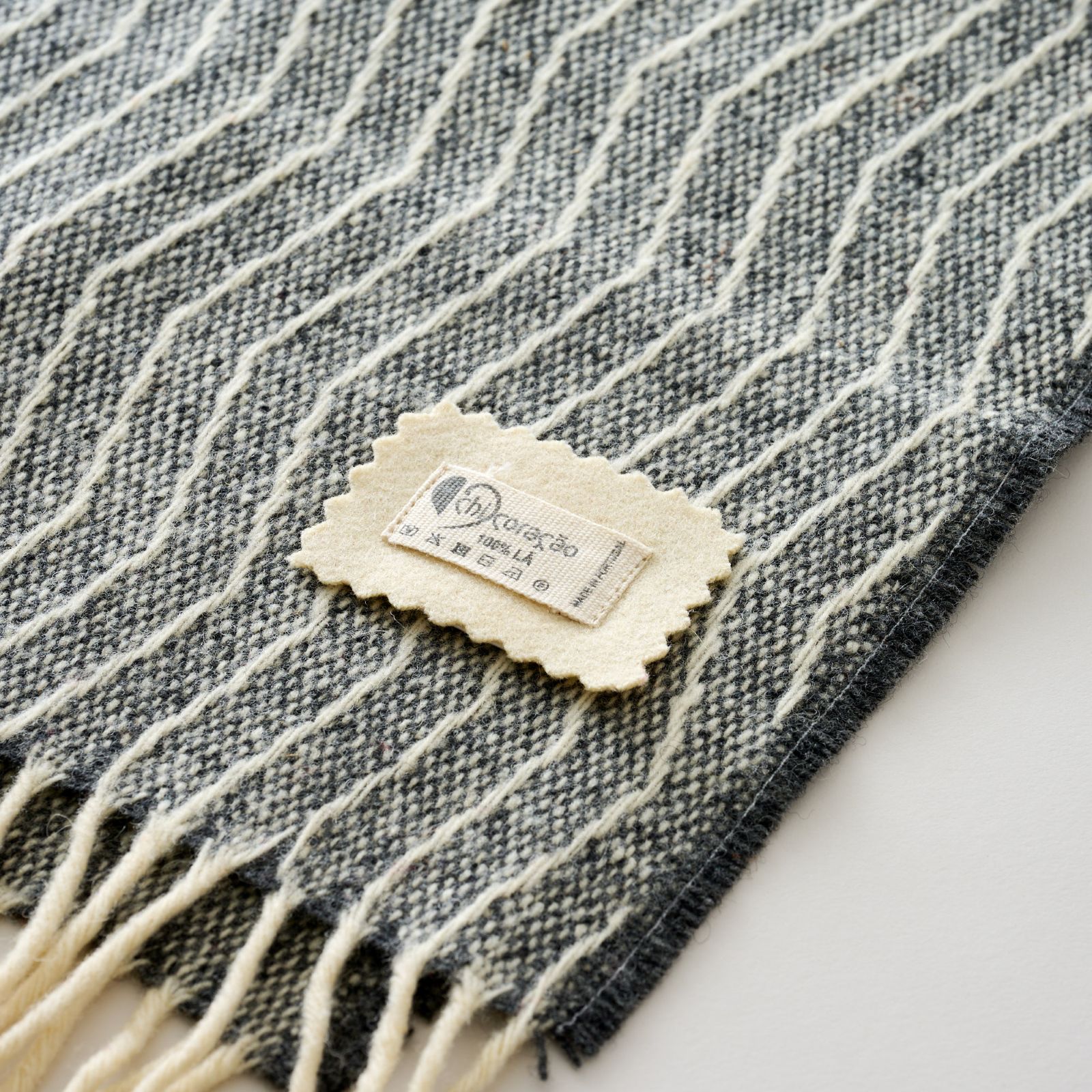 シ・コラサォン ｜ ウールショール　チャコール（ウィンド）