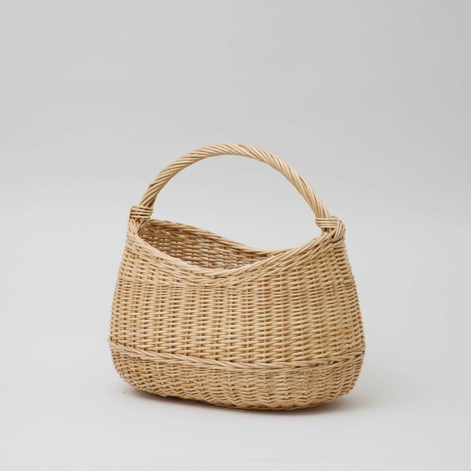 森の国ラトビア ｜ 手編みマルチバスケット（バイヤー小林少し編んでます）