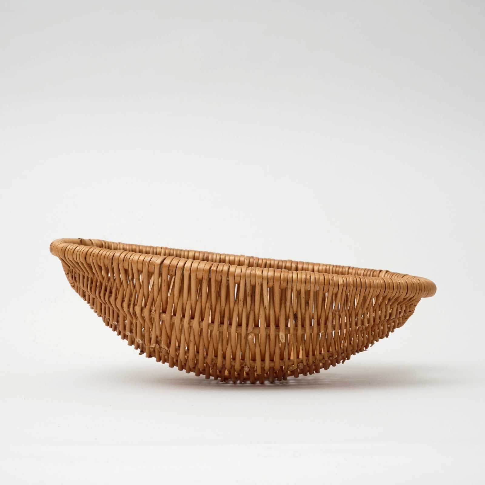 森の国ラトビア｜手編み・テーブルオーバルバスケット