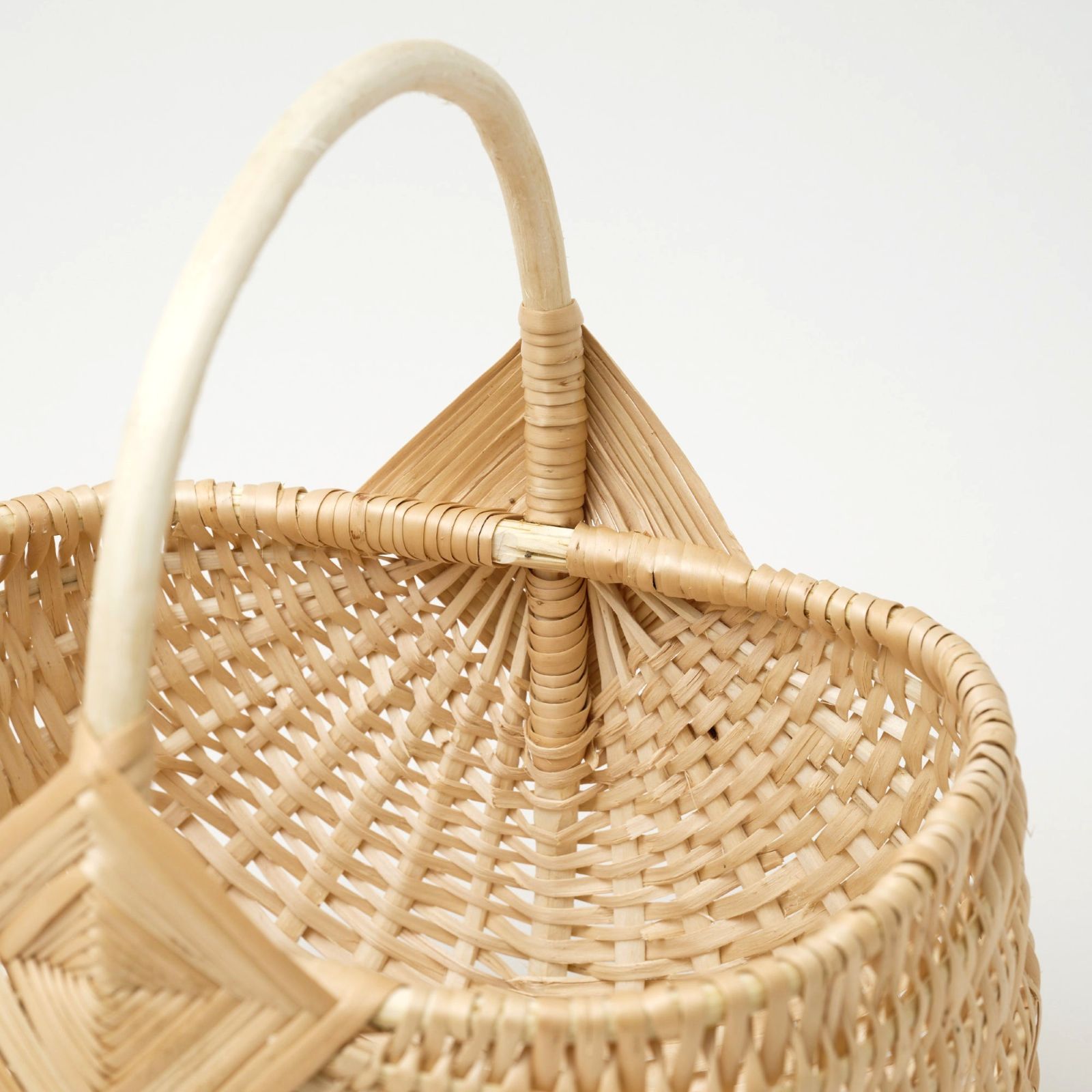 森の国ラトビア｜手編み・スクエアバスケットL