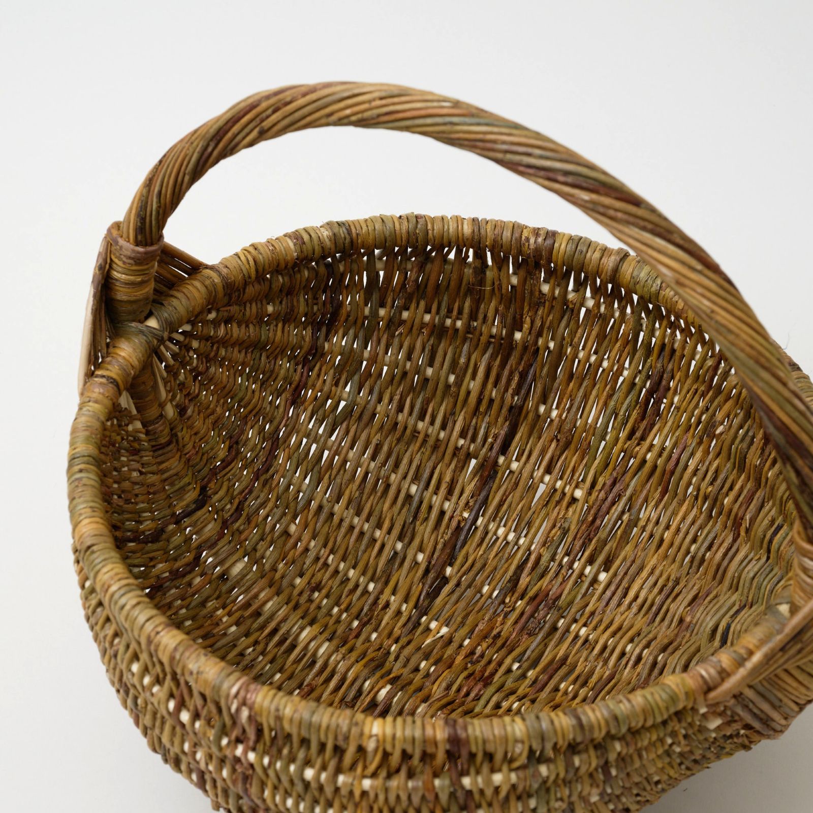 森の国ラトビア｜手編み・ナチュラルラウンドバスケットL