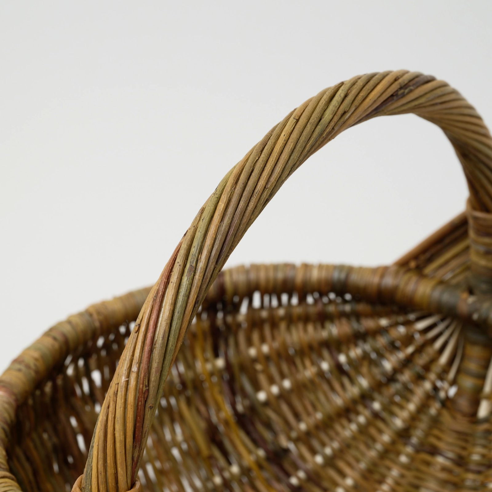 森の国ラトビア｜手編み・ナチュラルラウンドバスケットL