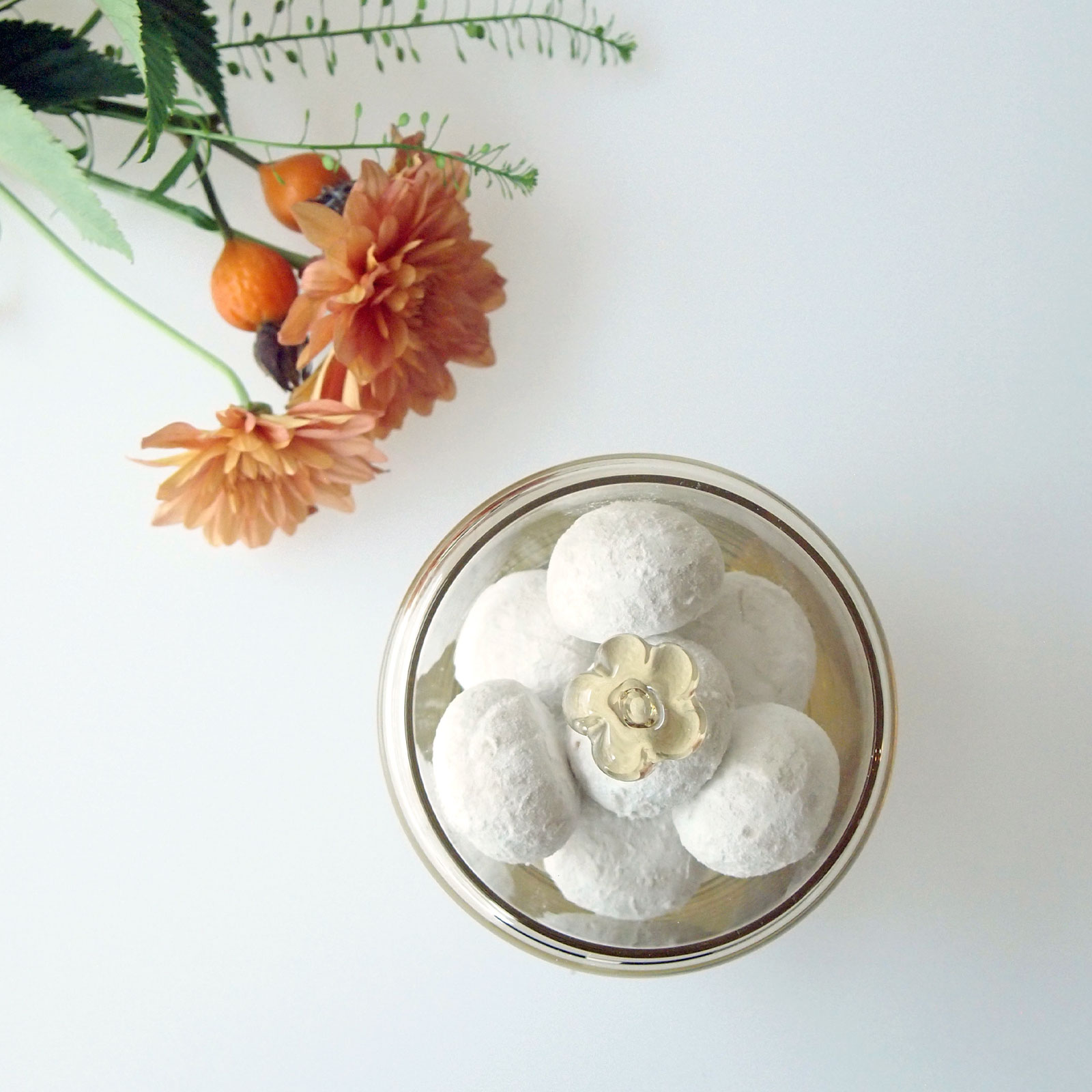 花のつまみ付き蓋もの小物入れ・ピーナッツバタースノーボール web 限定セット GIFT 予約