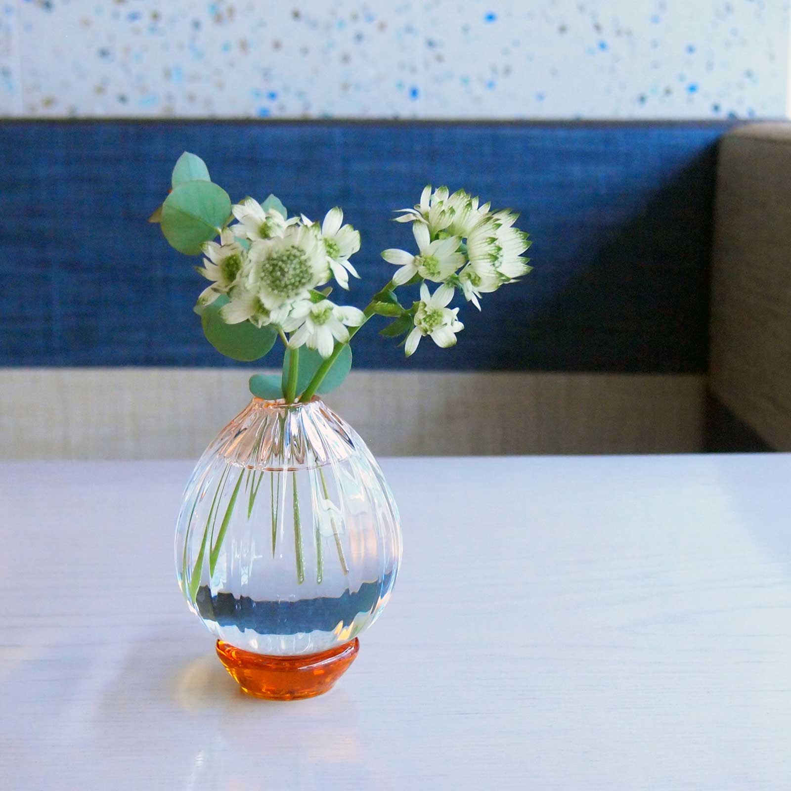 ハナヤギ：一輪挿し