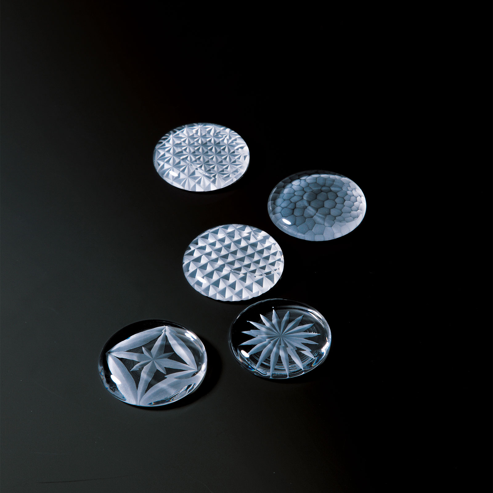 江戸切子　箸置き　5個セット　桐箱入り　新品未使用品 江戸切子のお箸置き：5個セット 桐箱入り GIFT | ガラス製品 | Sghr