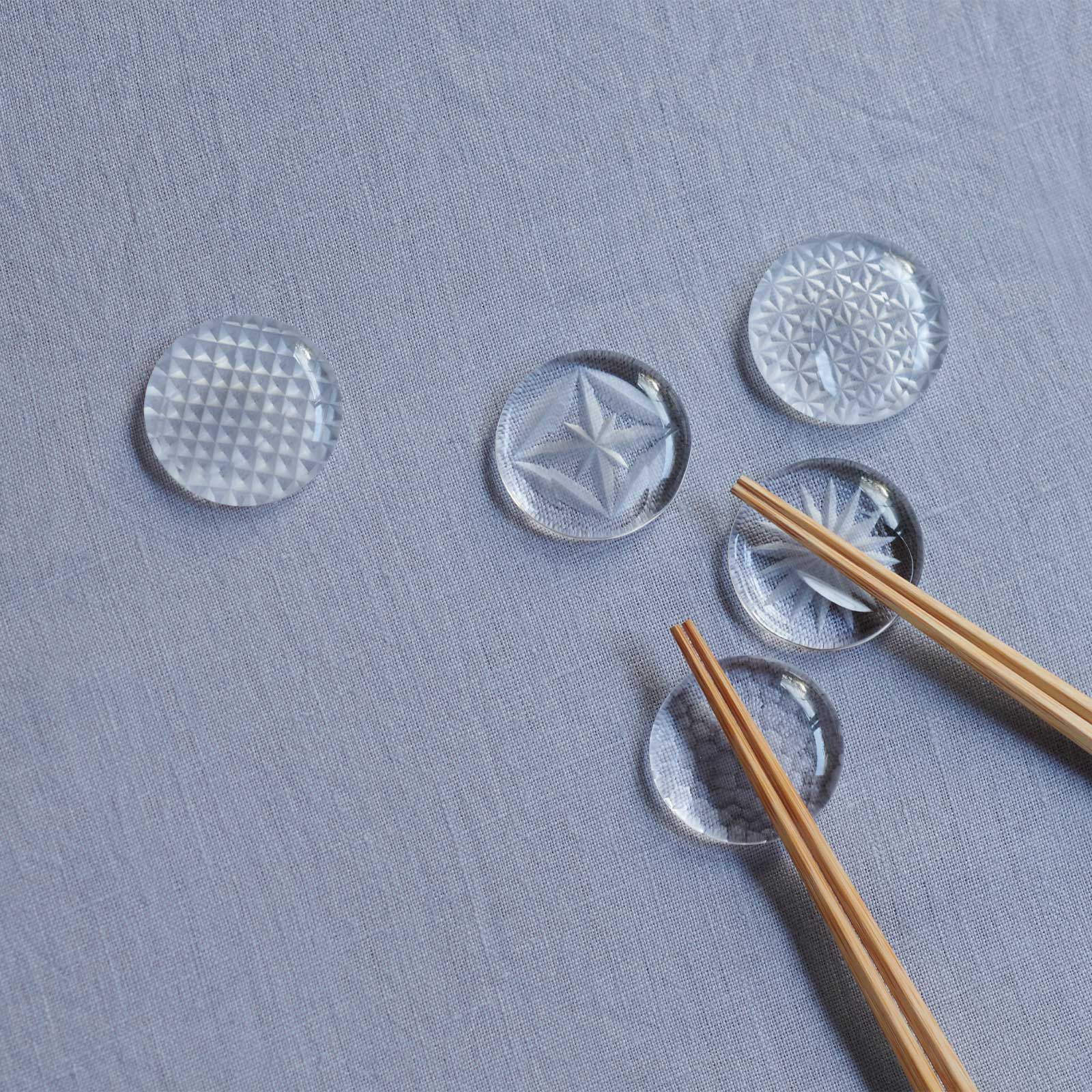 江戸切子　箸置き　5個セット　桐箱入り　新品未使用品 江戸切子のお箸置き：5個セット 桐箱入り GIFT | ガラス製品 | Sghr