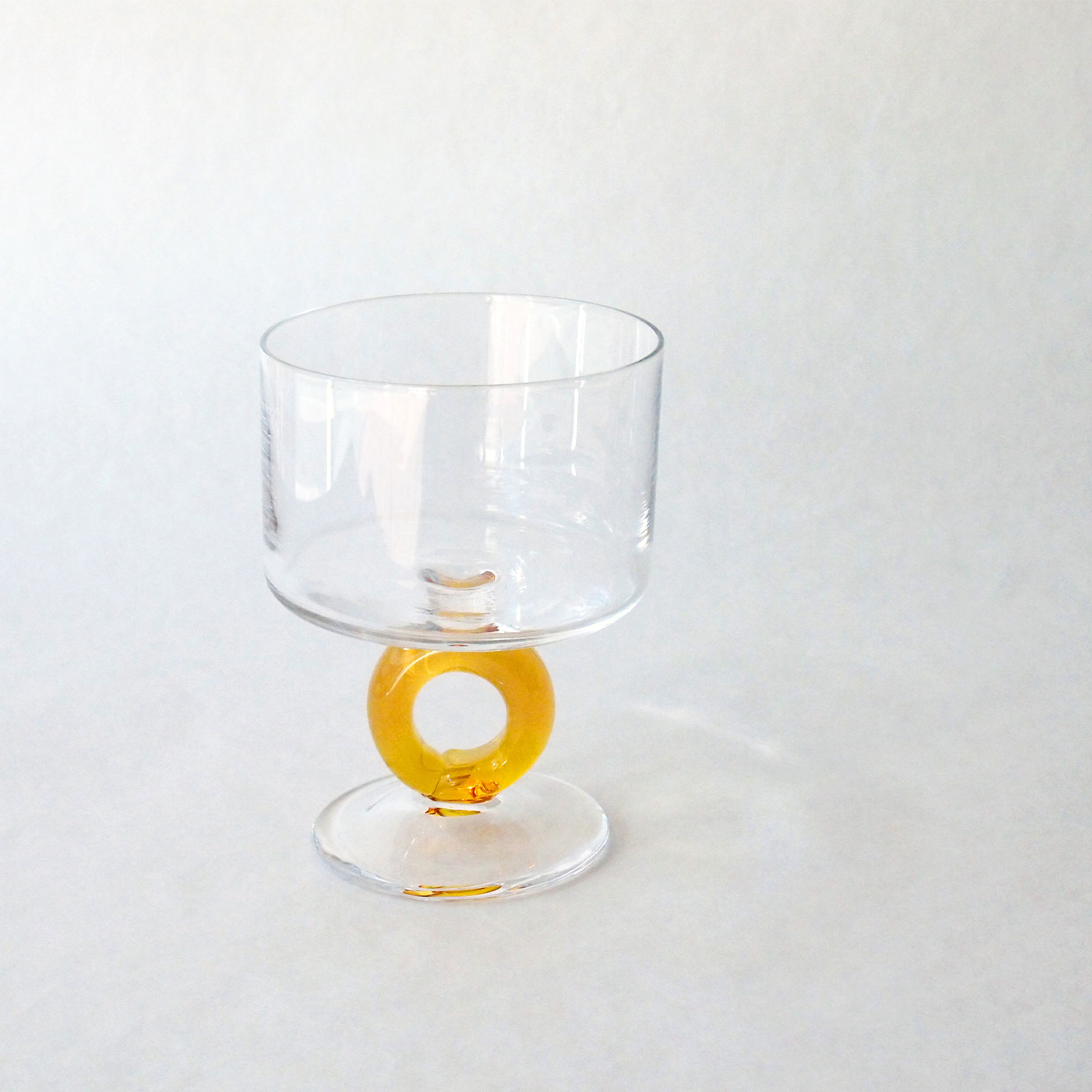 プリエ：脚付きグラス