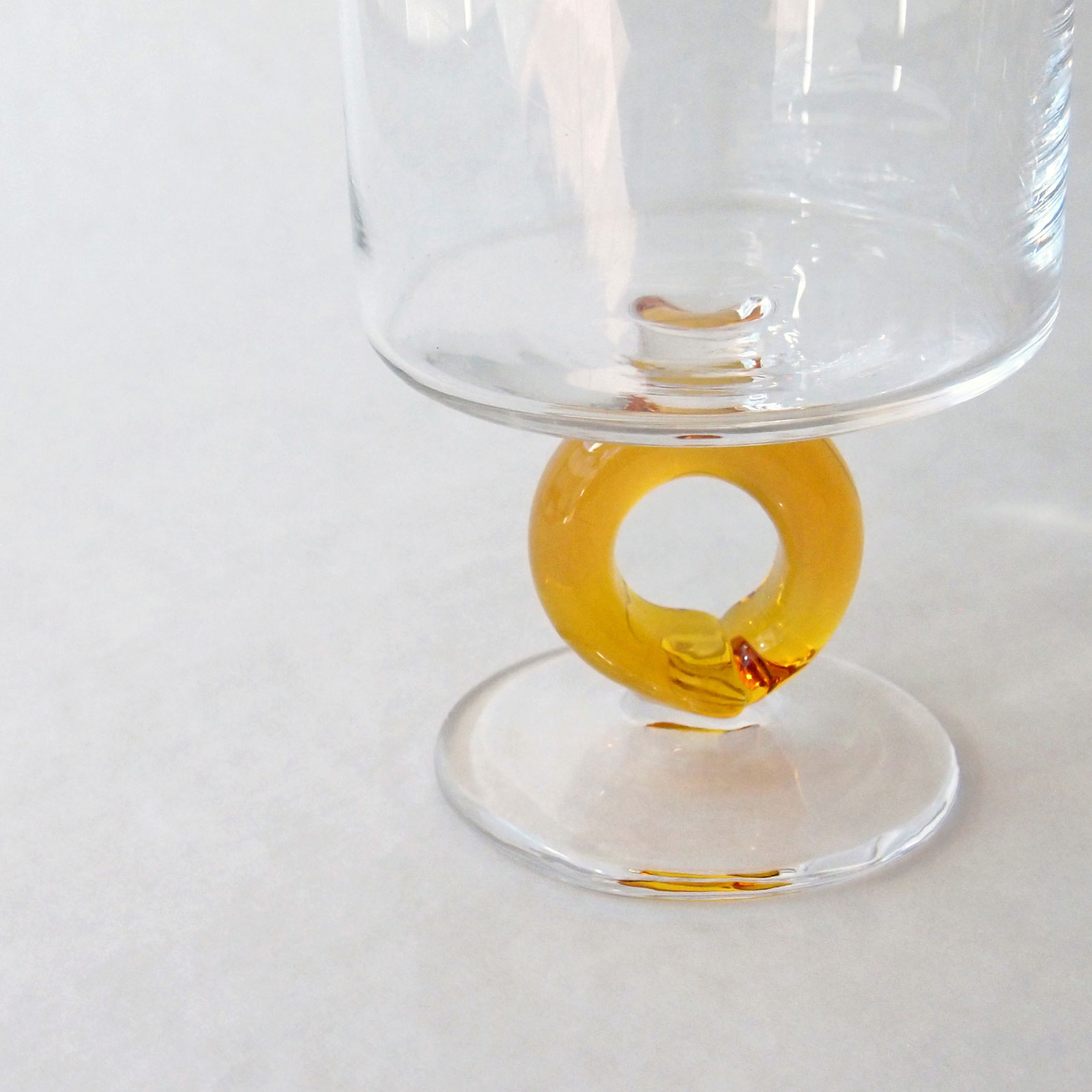 プリエ：脚付きグラス